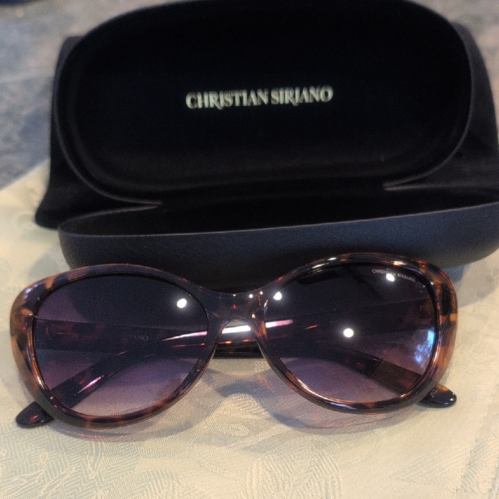 Christian Siriano Brown Sunglasses "Marilyn" - Picture 3 of 8